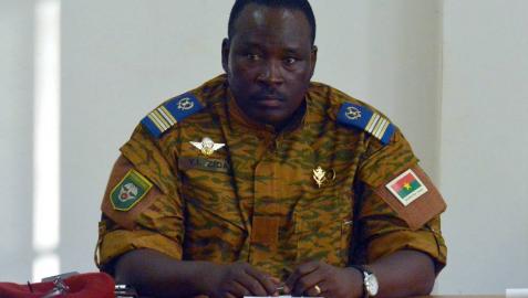 El Ejército de Burkina Faso promete elecciones tras las protestas