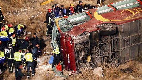 Doce muertos y 38 heridos en un accidente de autobús en Murcia