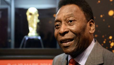 Pelé es operado por cálculos renales y se encuentra estable