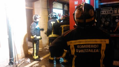 Una mujer intoxicada por inhalación de humo en un incendio en Pamplona