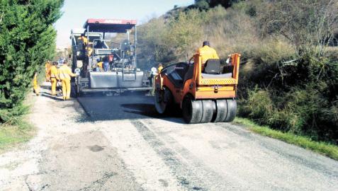 Ya han comenzado las labores de asfaltado y limpieza en Lumbier Ya han comenzado las labores de asfaltado y limpieza en Lumbier