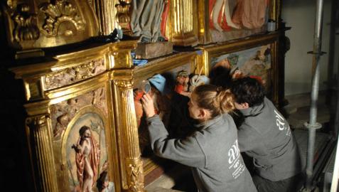 El retablo mayor de Santacara recobra su brillo