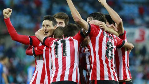 Los jugadores del Athletic celebran el gol de Beñat
