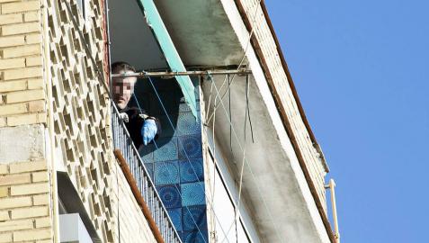 Muere un bebé al caer por la ventana de un sexto piso en Granada