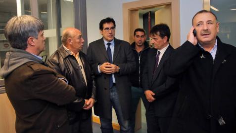 De izquierda a derecha, Javier Bayona, Jesús María Olave, Javier Zabaleta, Albert Montserrat, Javier Arzoz y Pedro Zudaire, en El Sadar