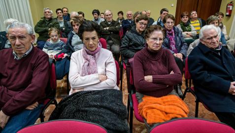 La charla previa a la inauguración casi llenó la sala del Ayuntamiento de Murieta. La charla previa a la inauguración casi llenó la sala del Ayuntamiento de Murieta.
