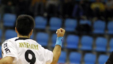 Ibai Meoki celebra un gol con Anaitasuna