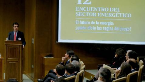 La CNMC se alía con los usuarios por el