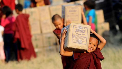 Unicef estima que 70.000 niños necesitan alimento urgente en Nepal