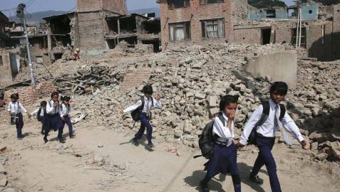 Los niños de Nepal regresan a la escuela tras el terremoto