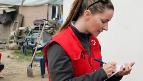 La delegada de Cruz Roja Navarra Adriana Ciriza viaja a Nepal