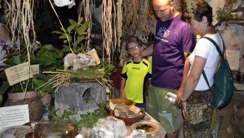 Hechizos y magia en el mercado de la Semana de la brujería de Bargota Hechizos y magia en el mercado de la Semana de la brujería de Bargota