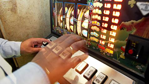 Las 'tragaperras' son el juego en el que los navarros gastan más dinero