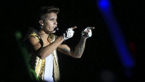 Justin Bieber ayuda a construir una escuela en Guatemala