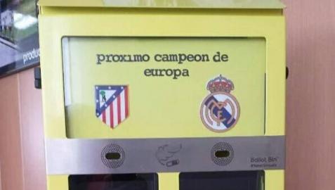 Urna de votación con colillas. Urna de votación con colillas.