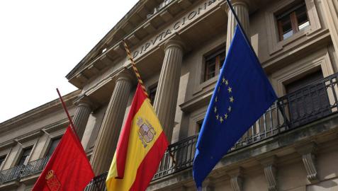 El cuatripartito deja para septiembre el debate sobre la Ley de Símbolos