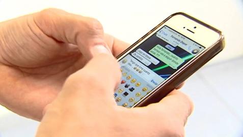 Le pide a sus hijos que su esquela incorpore un emoticono de WhatsApp