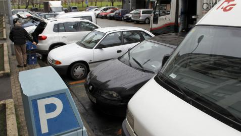 Multados 560 vecinos por tener la tarjeta de zona azul caducada