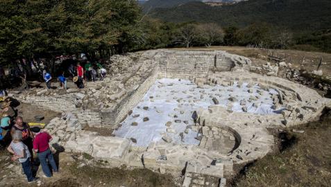 Destacan los restos de Larumbe como ejemplo de románico