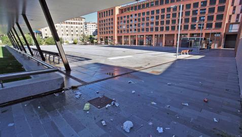 Trapicheo, suciedad y ruidos en la plaza Felisa Munárriz de Pamplona