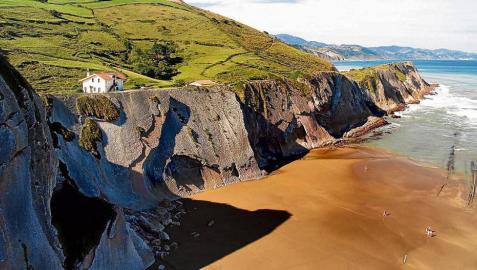 Playa de Itzurun de Zumaia.
