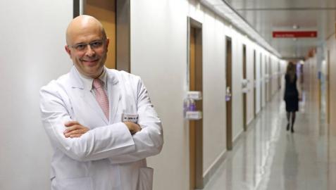 “Superar una leucemia me ha hecho ser mejor médico”