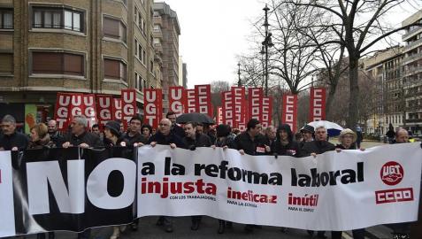 Miles de personas han protestado en Pamplona contra la propuesta del gobierno del PP