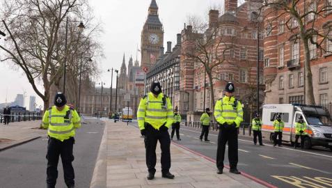 Siete detenidos y seis redadas en Inglaterra en relación con el atentado