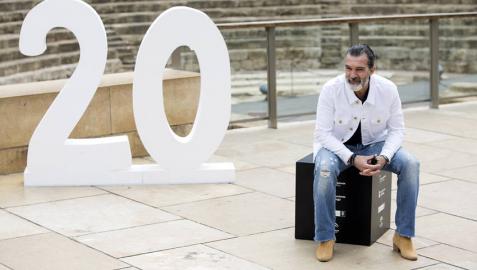 Antonio Banderas recibe la Biznaga de Oro honorífica en la clausura del Festival de Málaga