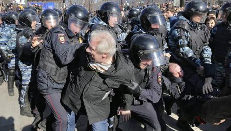 Detienen en Moscú al líder opositor ruso y candidato a la Presidencia Alexéi Navalni