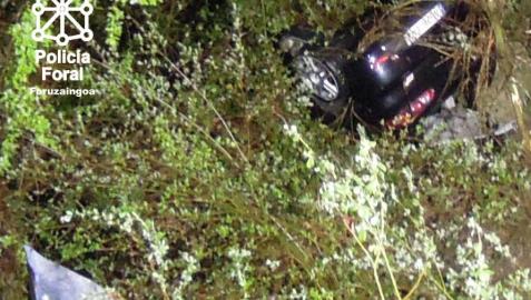 Un joven de Lekunberri, herido grave al caer su coche a una regata en Azpirotz