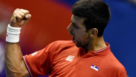 Djokovic arrolla a Albert Ramos y adelanta a Serbia