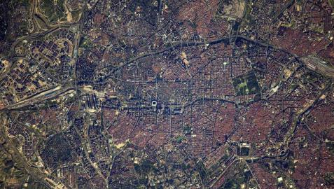 Imágenes de Madrid, Barcelona, Valencia y Sevilla sacadas desde el espacio por un astronauta de la Agencia Espacial Europea.