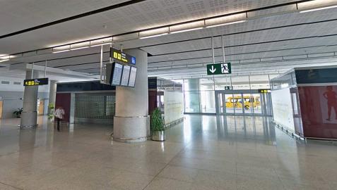 Pierde 10.000 euros en el aeropuerto de Málaga y se los devuelven desde Suecia