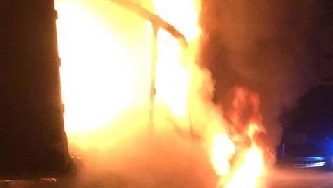 El incendio de un camión corta la A-15 varias horas