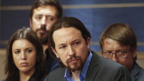 Podemos pide al PSOE por carta que se una a su moción de censura a Rajoy