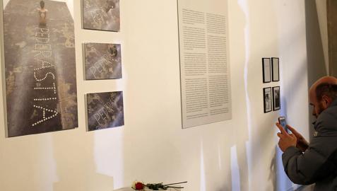 La muestra ha abierto con las fotos de la parte polémica de Azcona