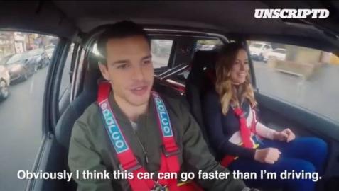 César Azpilicueta cambia las botas de fútbol por un Renault 5