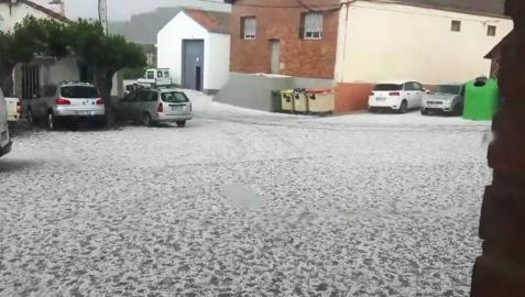 Una tormenta de granizo sorprende a los habitantes de Lerín