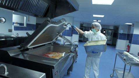 Imagen de las actuales cocinas del Complejo Hospitalario de Navarra.