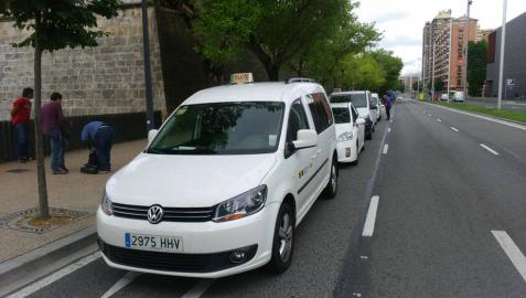 80 Taxistas De Pamplona Se Unen A La Protesta Contra El Alquiler De Coches Con Chofer Noticias De Navarra En Diario De Navarra