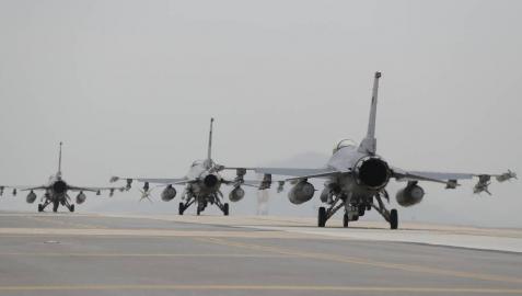 Corea del Norte vuelve a amenazar a EEUU, que se prepara en el Pacífico