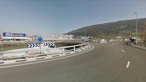 Intentan robar dos coches tirando huevos al parabrisas entre Berriozar y Artica