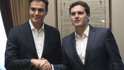 Sánchez y Rivera comienzan una reunión enfocada a la regeneración democrática