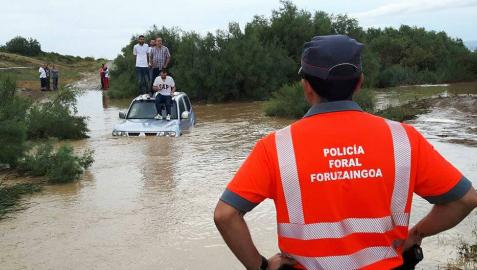 Los bomberos de Navarra atienden varias incidencias por las tormentas de lluvia Los bomberos de Navarra atienden varias incidencias por las tormentas de lluvia