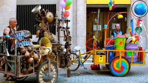Percusión y objetos reciclados este martes en el teatro de calle de Carlos III