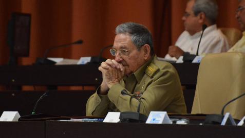 Castro advierte a Trump que fracasará si busca Castro advierte a Trump que fracasará si busca