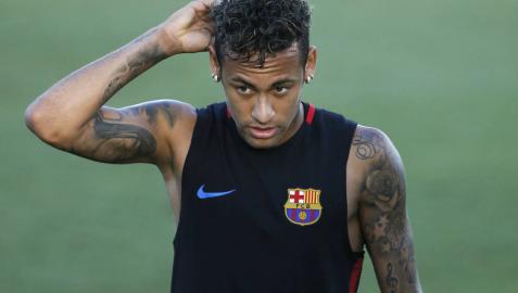 El delanetro brasileño del FC Barcelona Neymar durante el entrenamiento celebrado en La Universidad Barry de Miami.