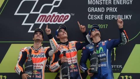Márquez, Pedrosa y Viñales homenajean a Ángel Nieto con un triplete en MotoGP