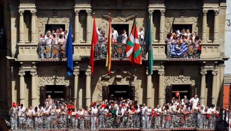 25 ayuntamientos navarros han pagado ya 180.000 euros en pleitos por las banderas